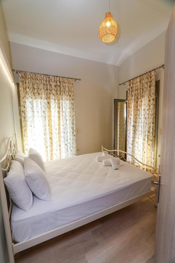 East & West Seaside Apartments Gialtra ภายนอก รูปภาพ