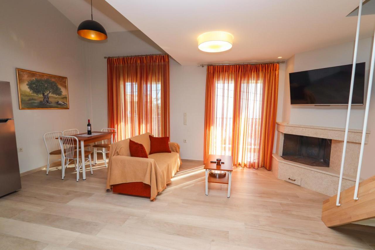 East & West Seaside Apartments Gialtra ภายนอก รูปภาพ