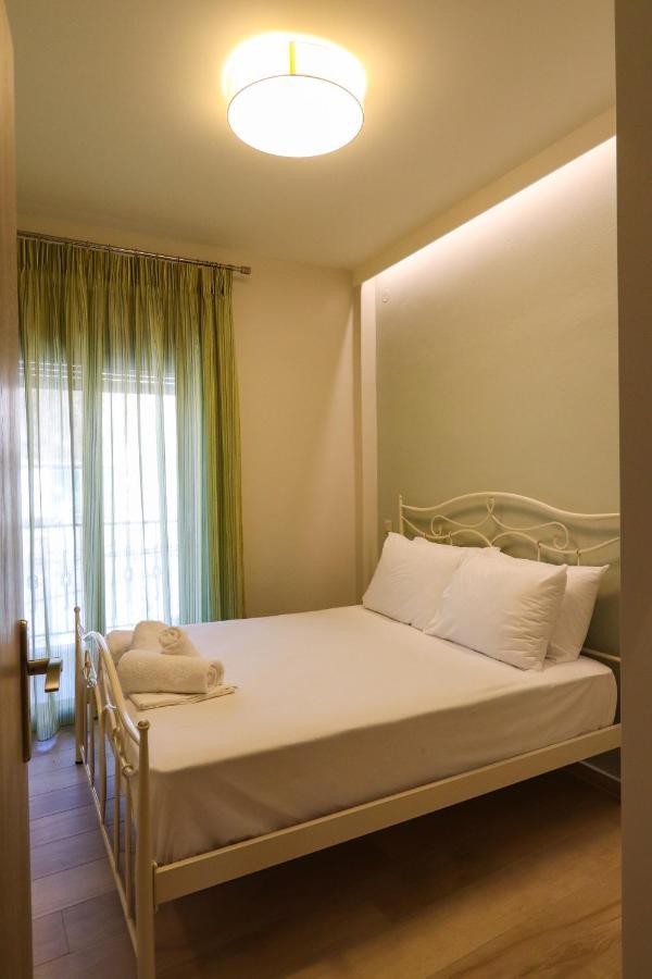 East & West Seaside Apartments Gialtra ภายนอก รูปภาพ